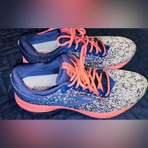 Brooks Launched 6 blue/pink running shoes. Women’s 11B